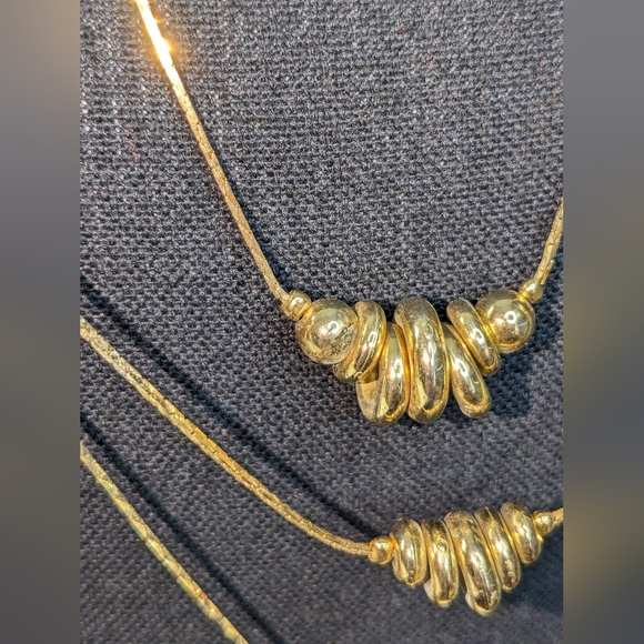 Vintage Faux Pearl Necklace 3 Strand Gold tone Gold loops 16" - Picture 4 of 8